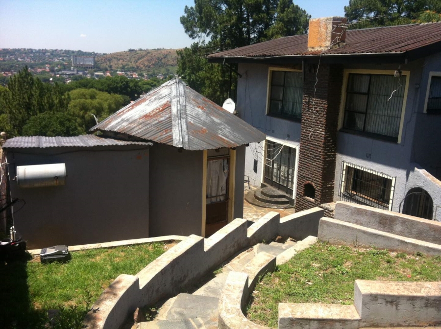 8 Bedroom Property for Sale in Observatory Gauteng