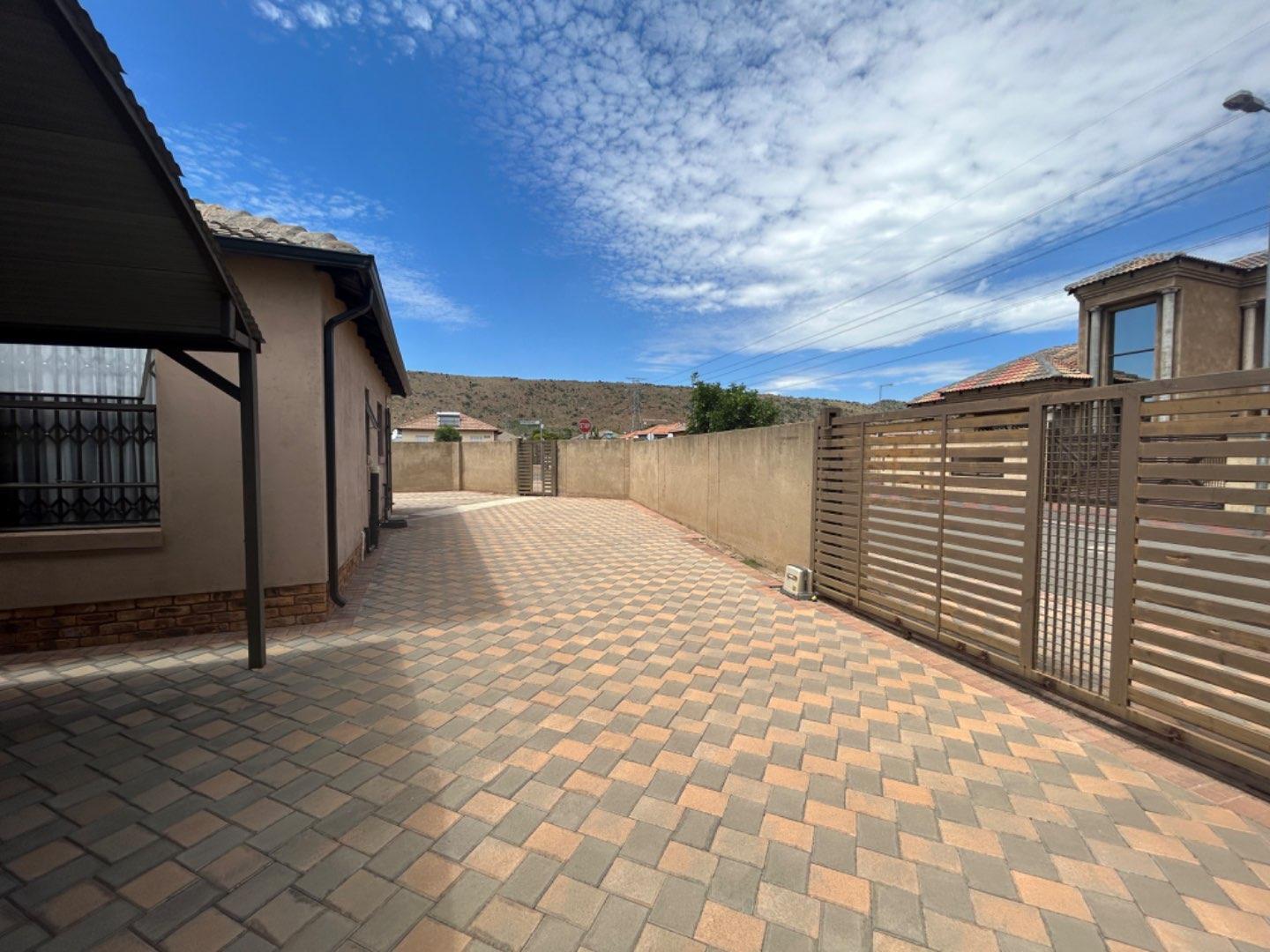 2 Bedroom Property for Sale in Kirkney Gauteng