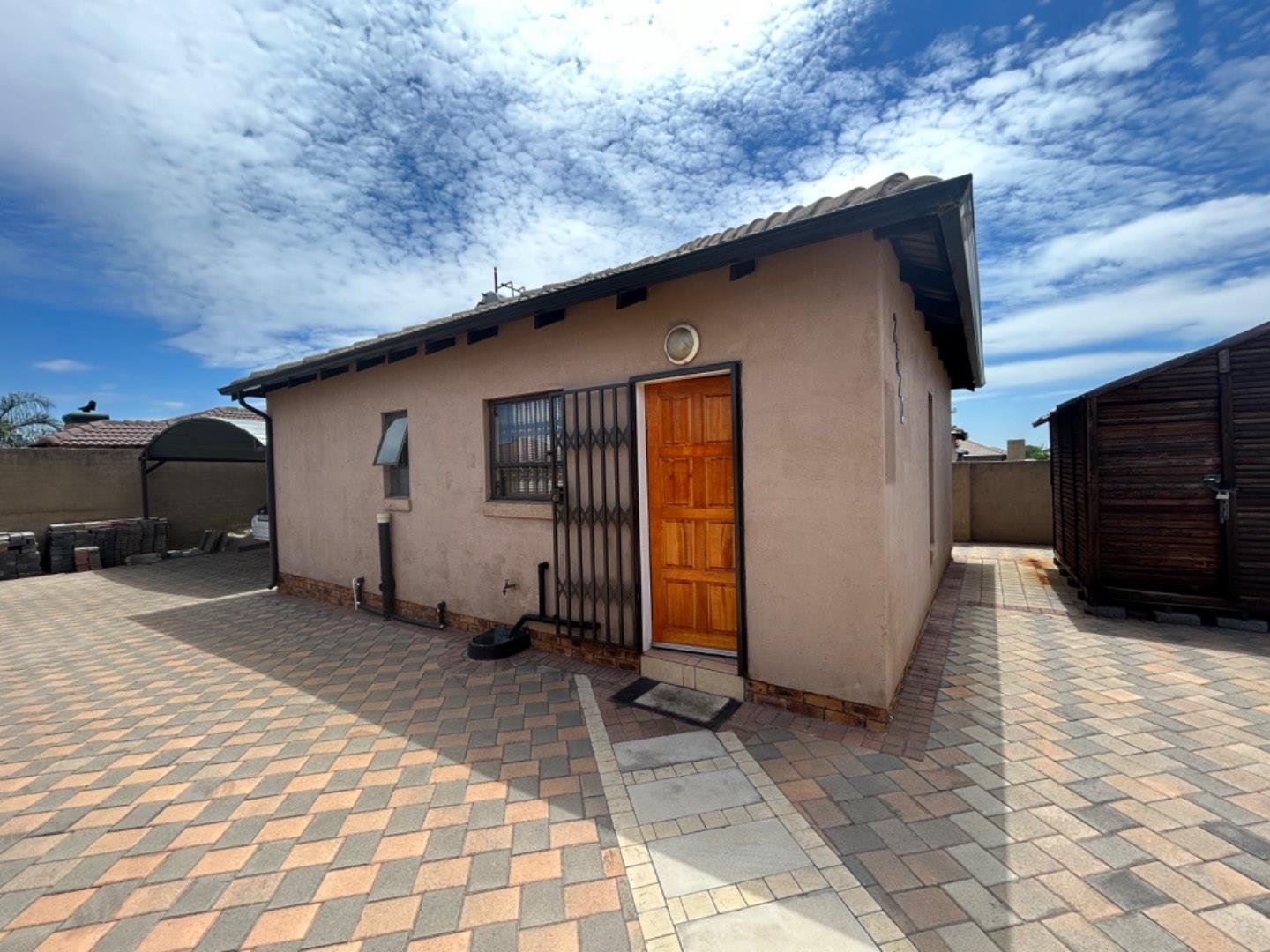 2 Bedroom Property for Sale in Kirkney Gauteng