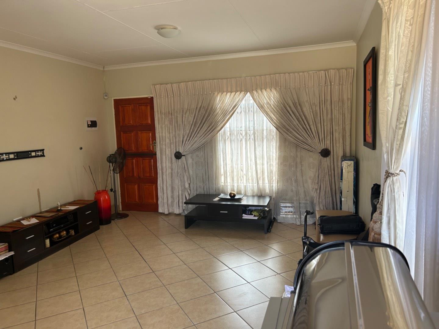 2 Bedroom Property for Sale in Kirkney Gauteng