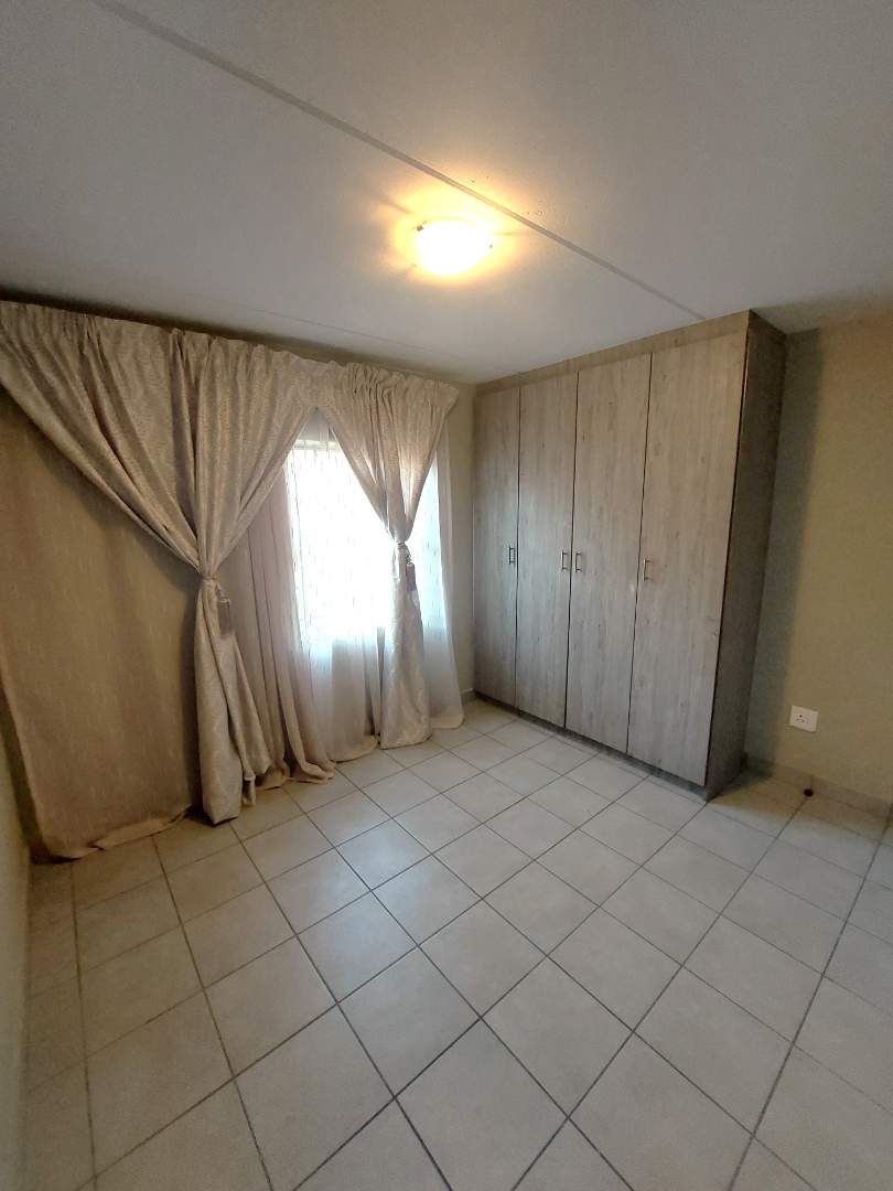 2 Bedroom Property for Sale in Heuweloord Gauteng