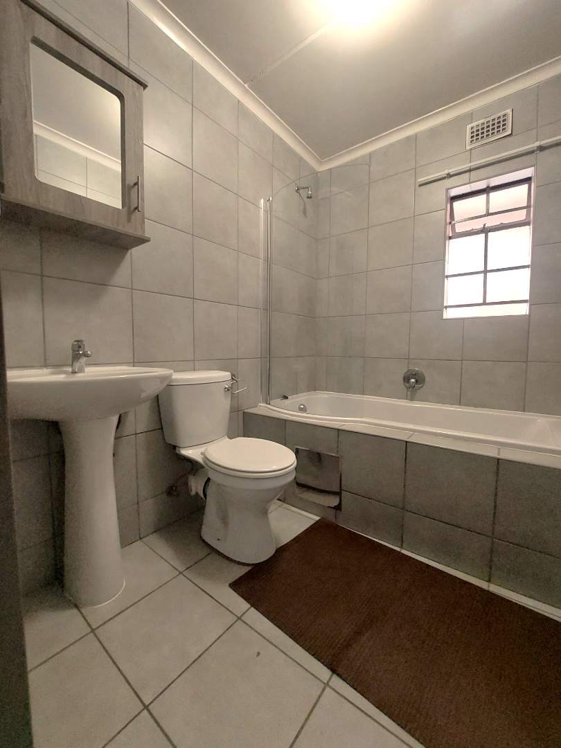 2 Bedroom Property for Sale in Heuweloord Gauteng