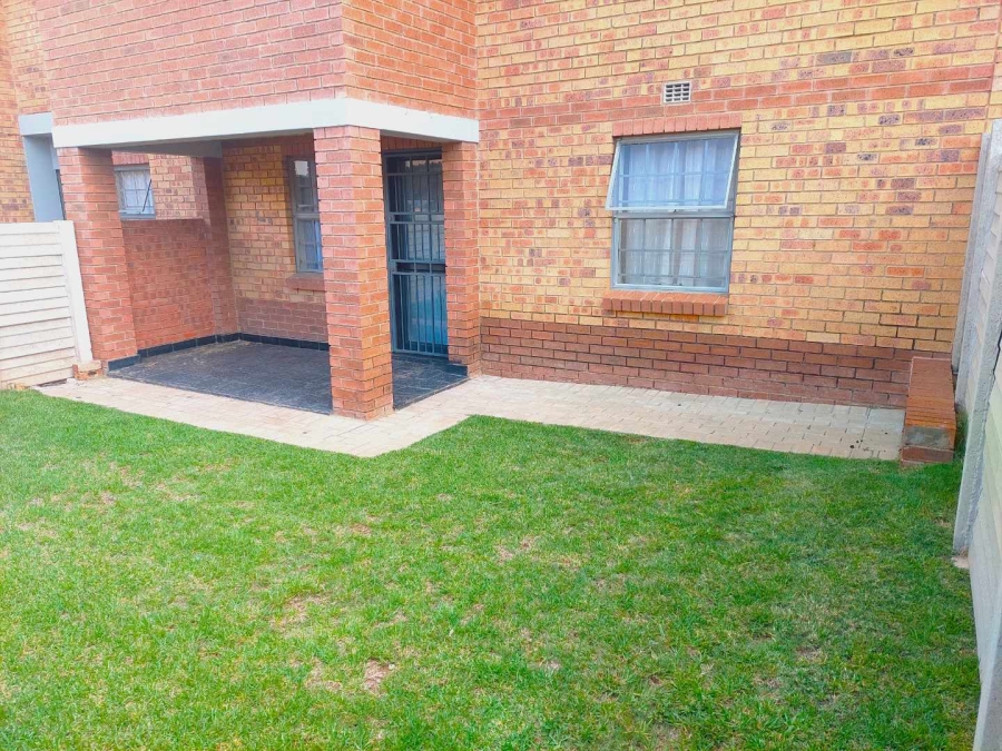 2 Bedroom Property for Sale in Heuweloord Gauteng