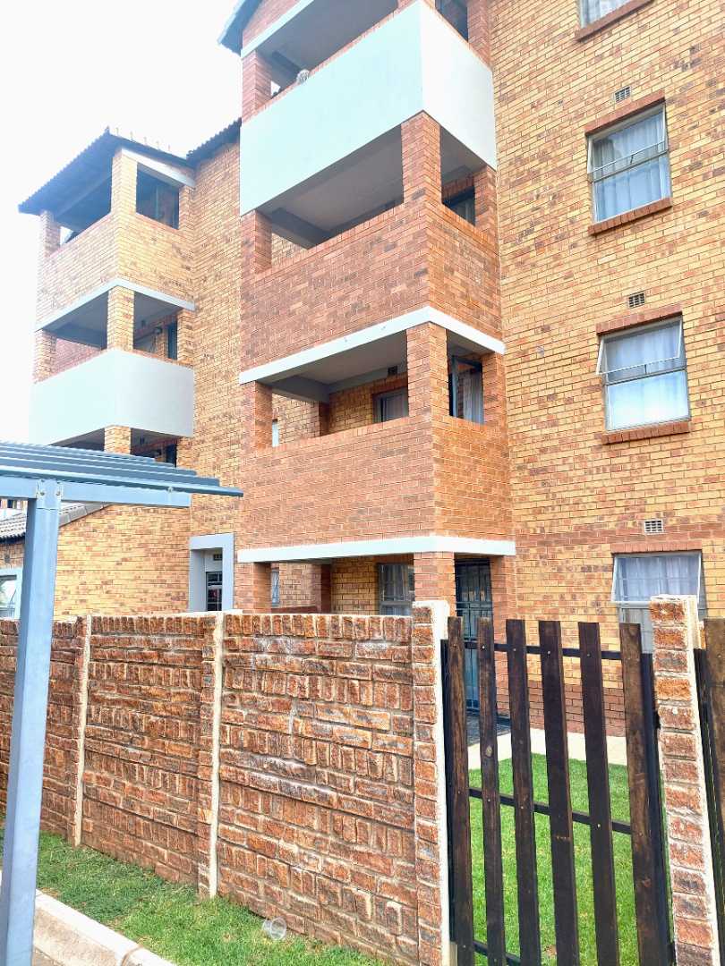 2 Bedroom Property for Sale in Heuweloord Gauteng