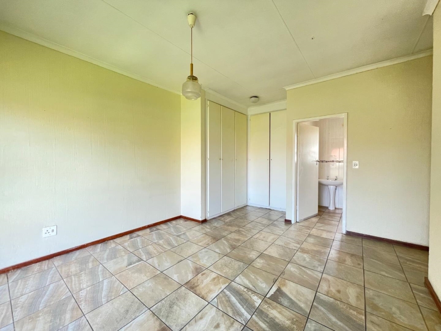 To Let 4 Bedroom Property for Rent in Glen Marais Gauteng