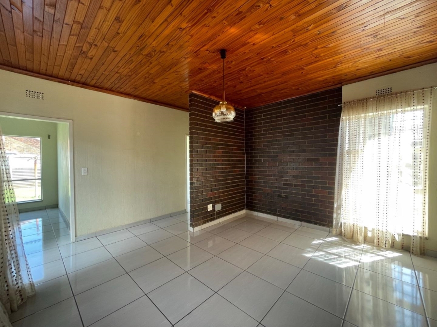 To Let 4 Bedroom Property for Rent in Glen Marais Gauteng