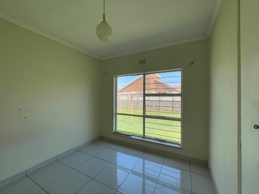 To Let 4 Bedroom Property for Rent in Glen Marais Gauteng