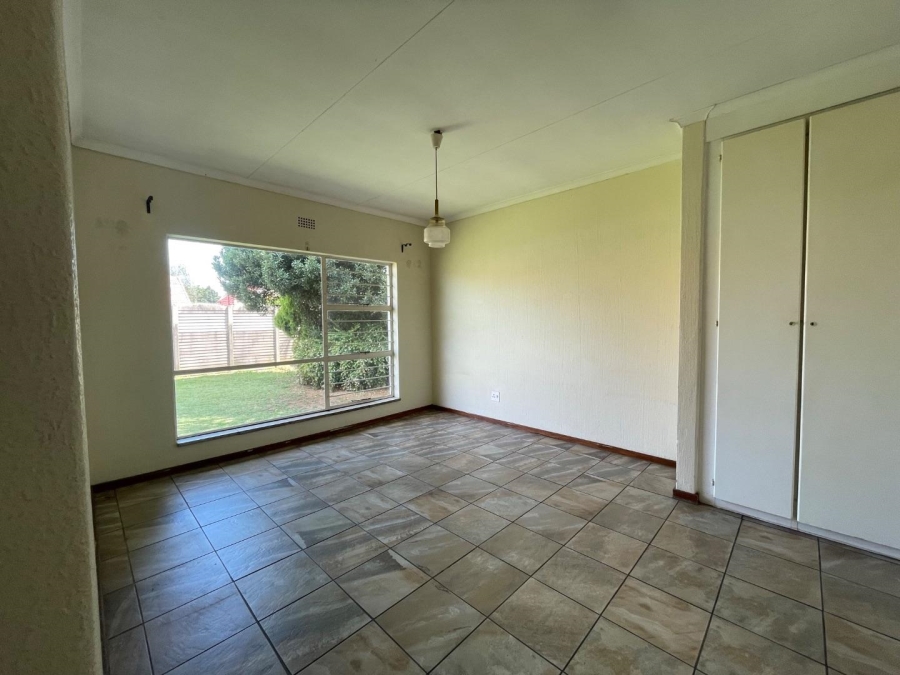 To Let 4 Bedroom Property for Rent in Glen Marais Gauteng