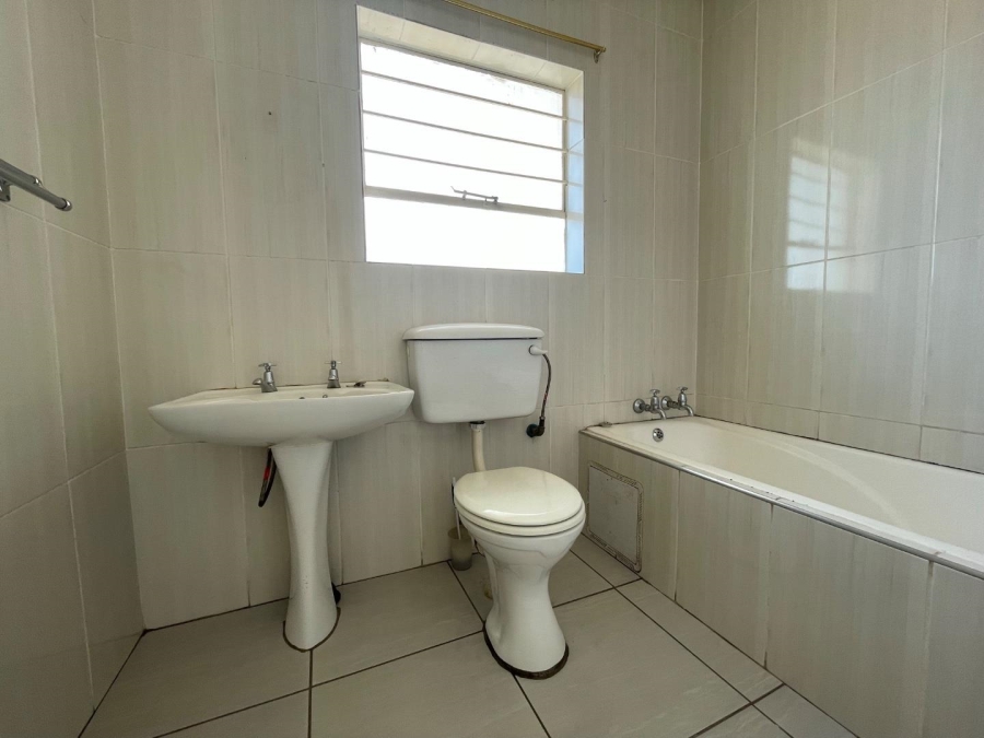 To Let 4 Bedroom Property for Rent in Glen Marais Gauteng