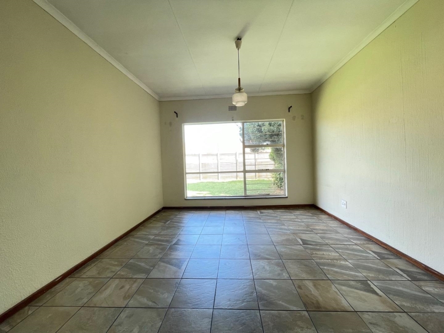 To Let 4 Bedroom Property for Rent in Glen Marais Gauteng