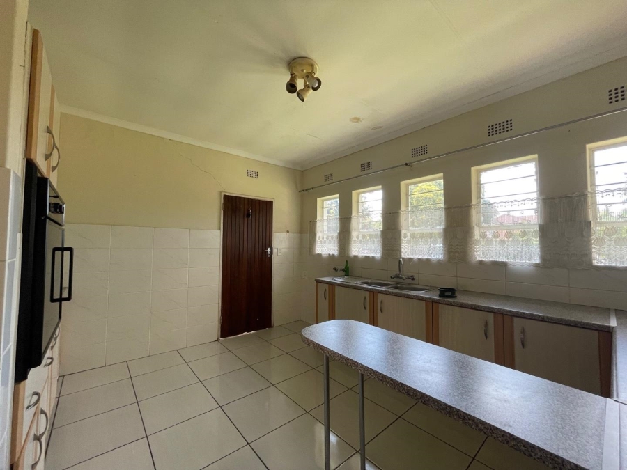 To Let 4 Bedroom Property for Rent in Glen Marais Gauteng