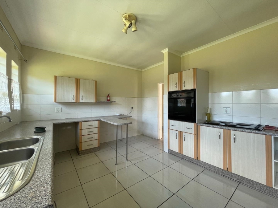 To Let 4 Bedroom Property for Rent in Glen Marais Gauteng