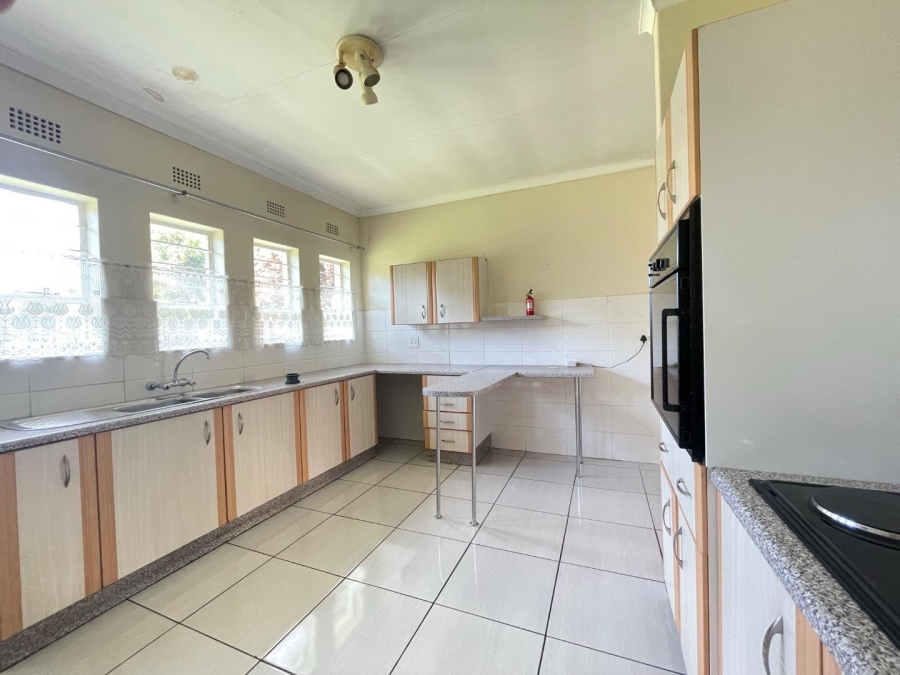 To Let 4 Bedroom Property for Rent in Glen Marais Gauteng