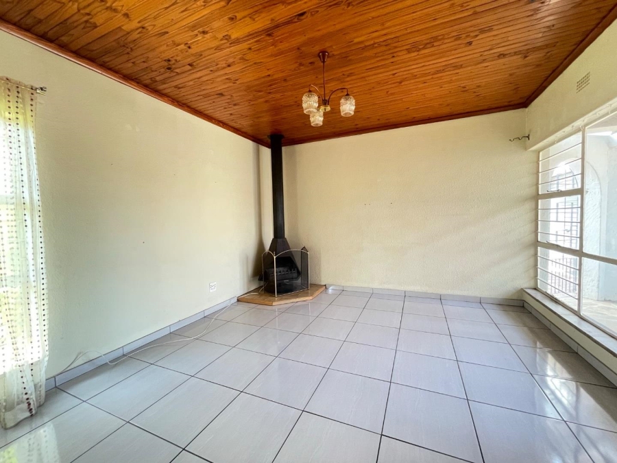 To Let 4 Bedroom Property for Rent in Glen Marais Gauteng