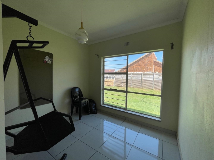 To Let 4 Bedroom Property for Rent in Glen Marais Gauteng