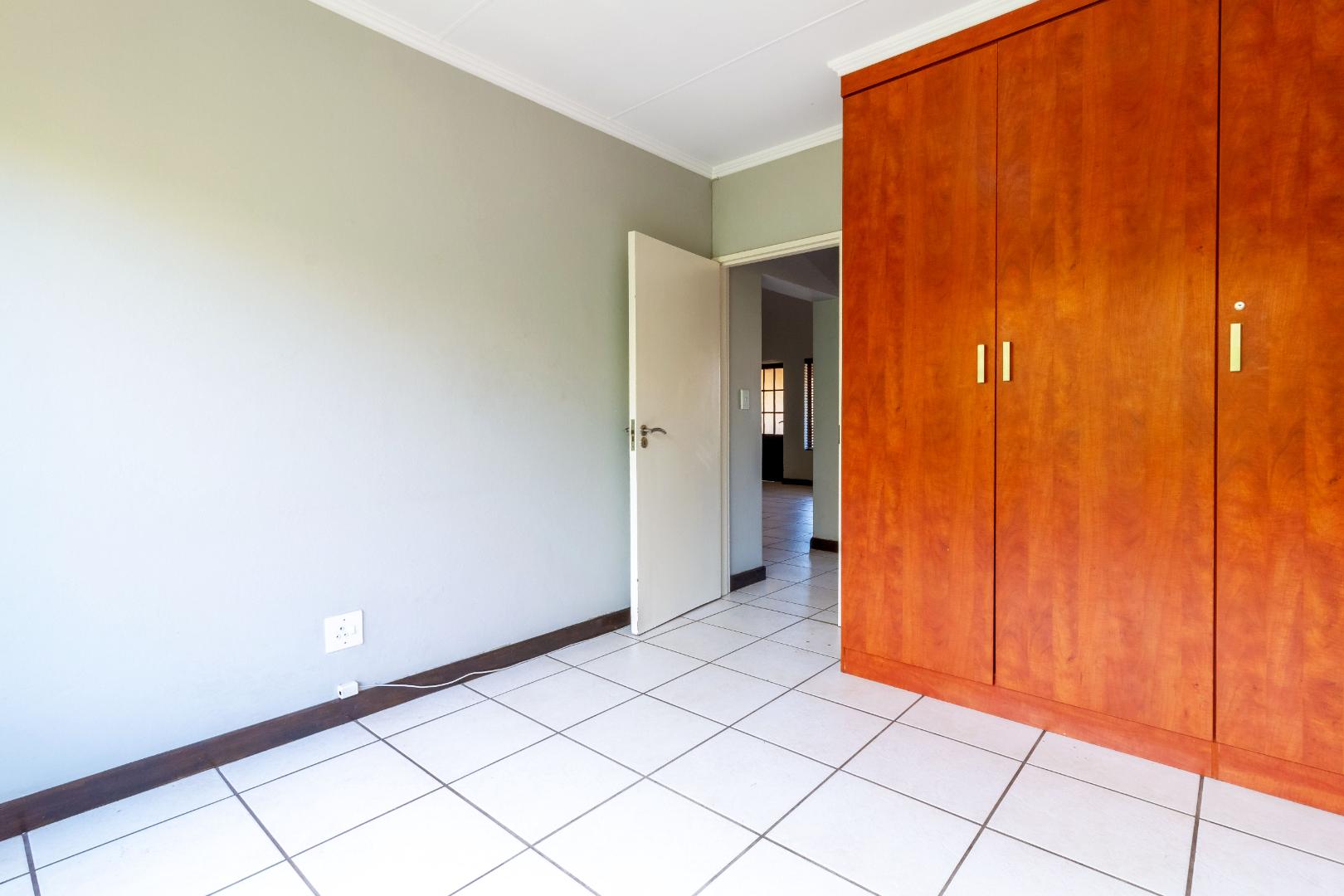 2 Bedroom Property for Sale in Sunninghill Gauteng