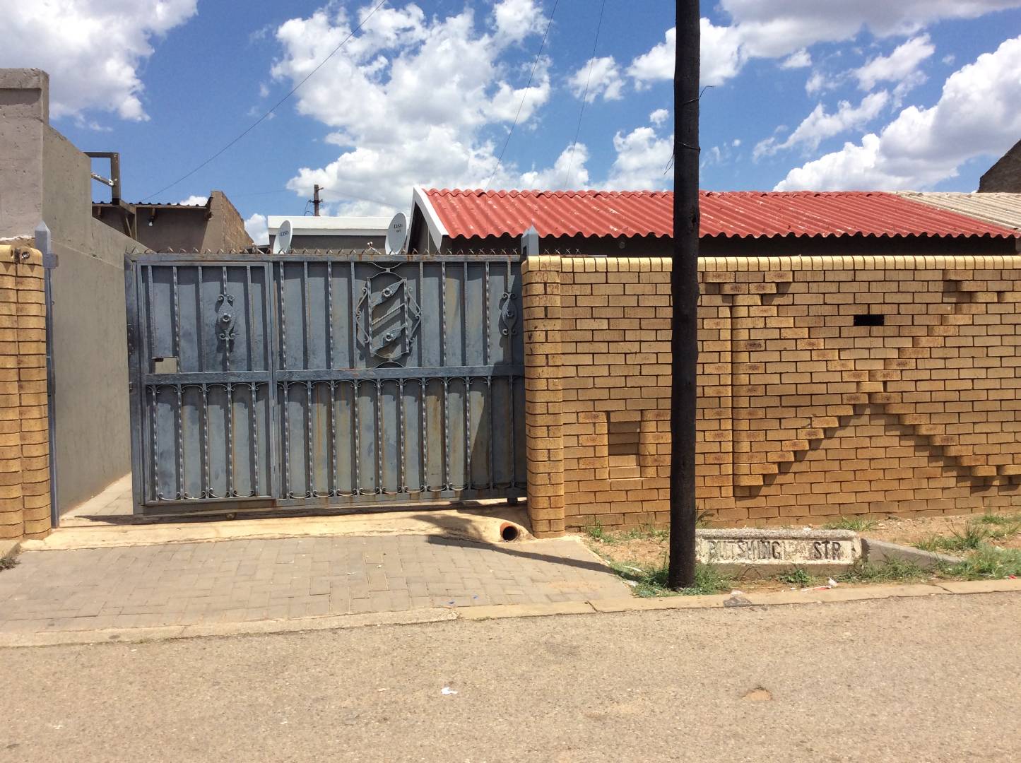 2 Bedroom Property for Sale in Zola Gauteng