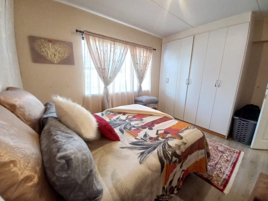 2 Bedroom Property for Sale in Bardene Gauteng