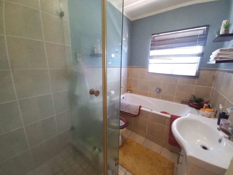 2 Bedroom Property for Sale in Bardene Gauteng