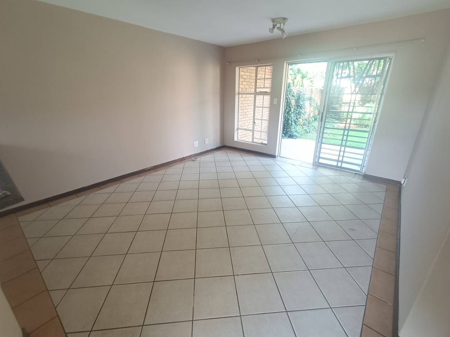 3 Bedroom Property for Sale in Die Hoewes Gauteng