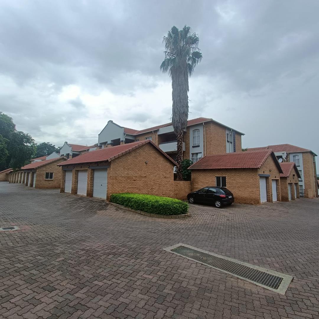 2 Bedroom Property for Sale in Die Hoewes Gauteng