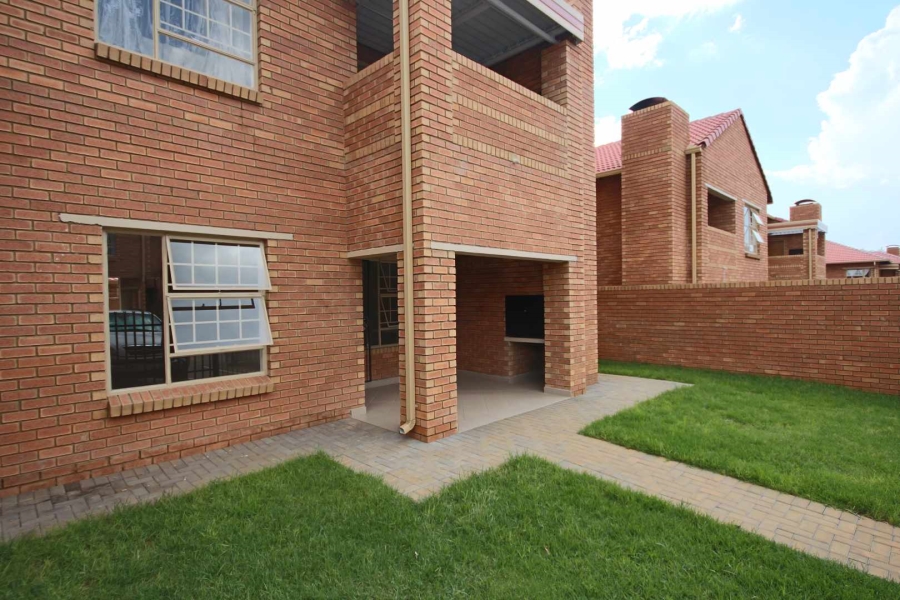 To Let 3 Bedroom Property for Rent in Elardus Park Gauteng