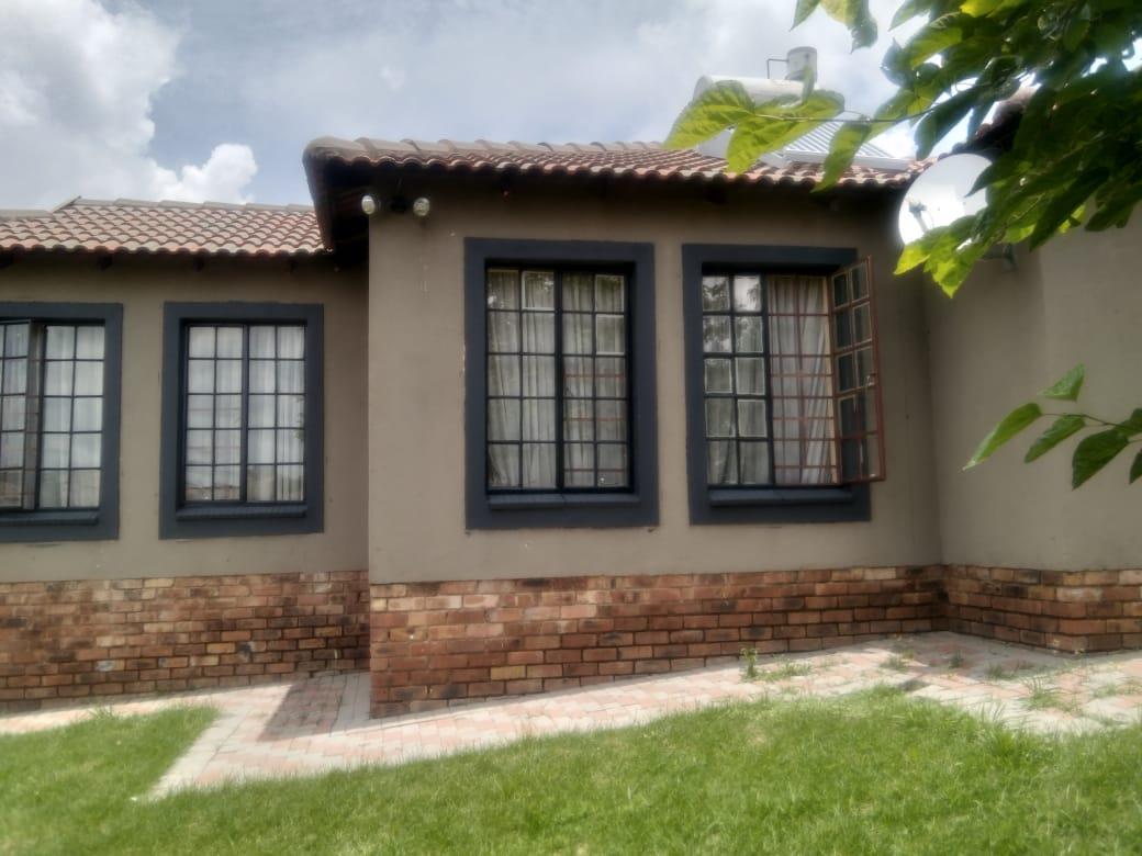 To Let 2 Bedroom Property for Rent in Olievenhoutbosch Gauteng