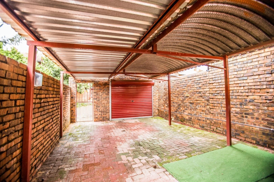 To Let 2 Bedroom Property for Rent in Garsfontein Gauteng