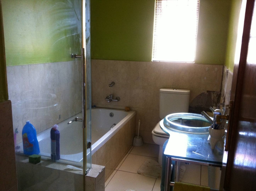 4 Bedroom Property for Sale in Oakdene Gauteng