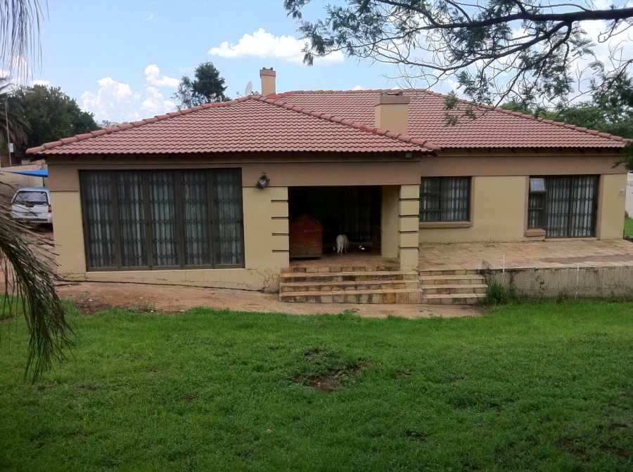 4 Bedroom Property for Sale in Oakdene Gauteng