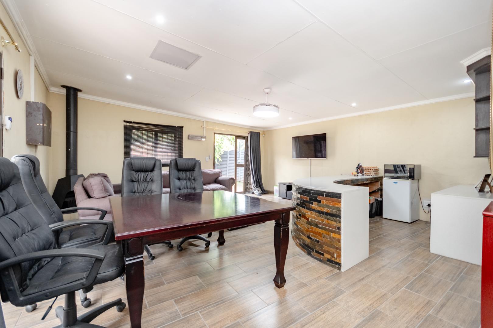 5 Bedroom Property for Sale in Impala Park Gauteng