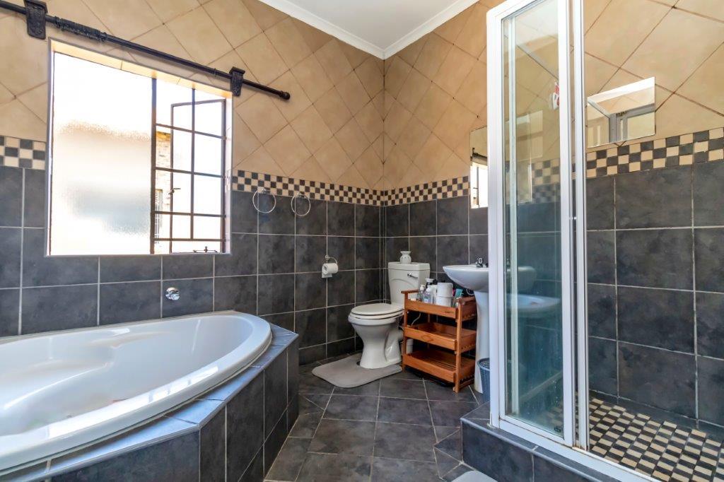 4 Bedroom Property for Sale in Honeydew Manor Gauteng