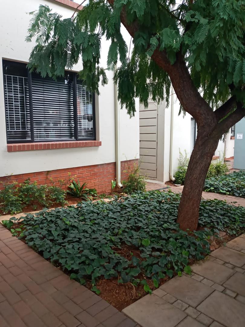 2 Bedroom Property for Sale in Greenstone Hill Gauteng