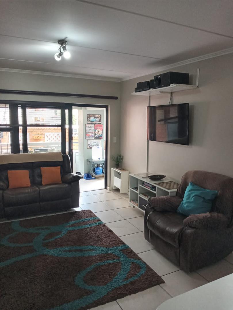 2 Bedroom Property for Sale in Greenstone Hill Gauteng