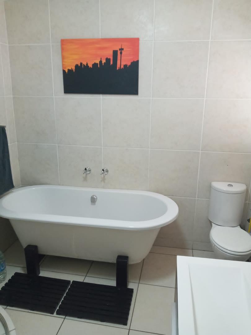 2 Bedroom Property for Sale in Greenstone Hill Gauteng