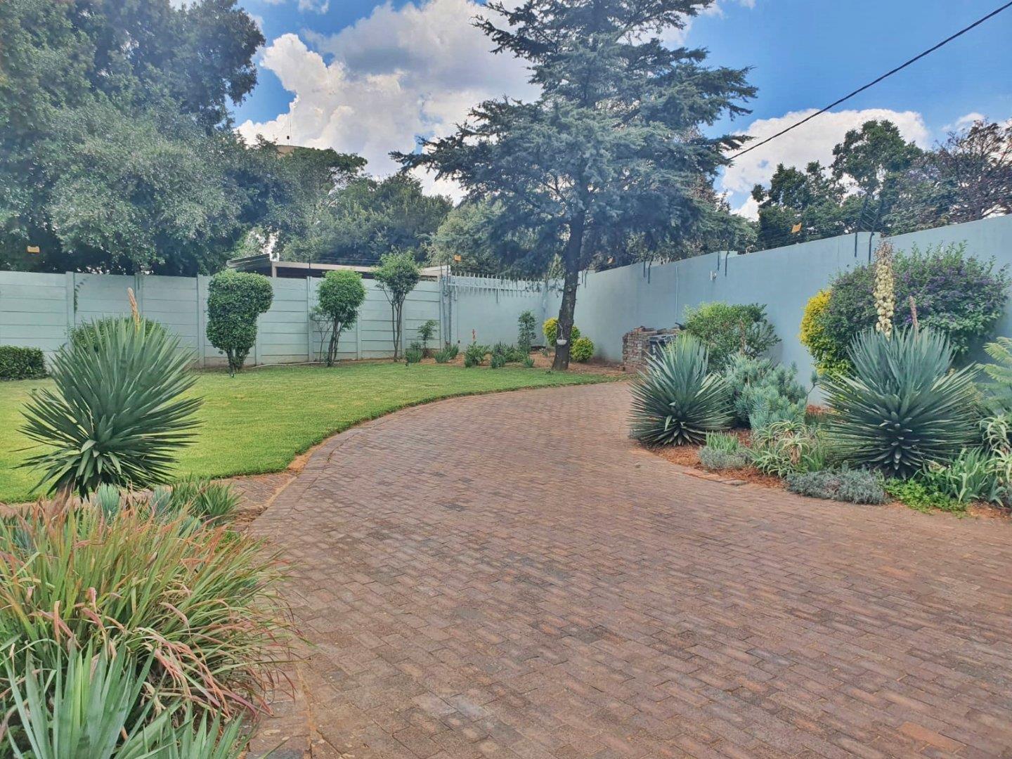 3 Bedroom Property for Sale in Linden Gauteng