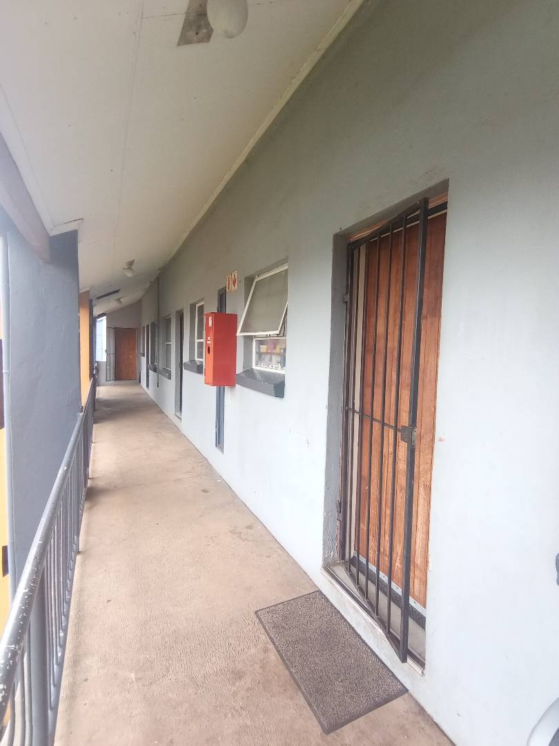 2 Bedroom Property for Sale in Commercia Gauteng