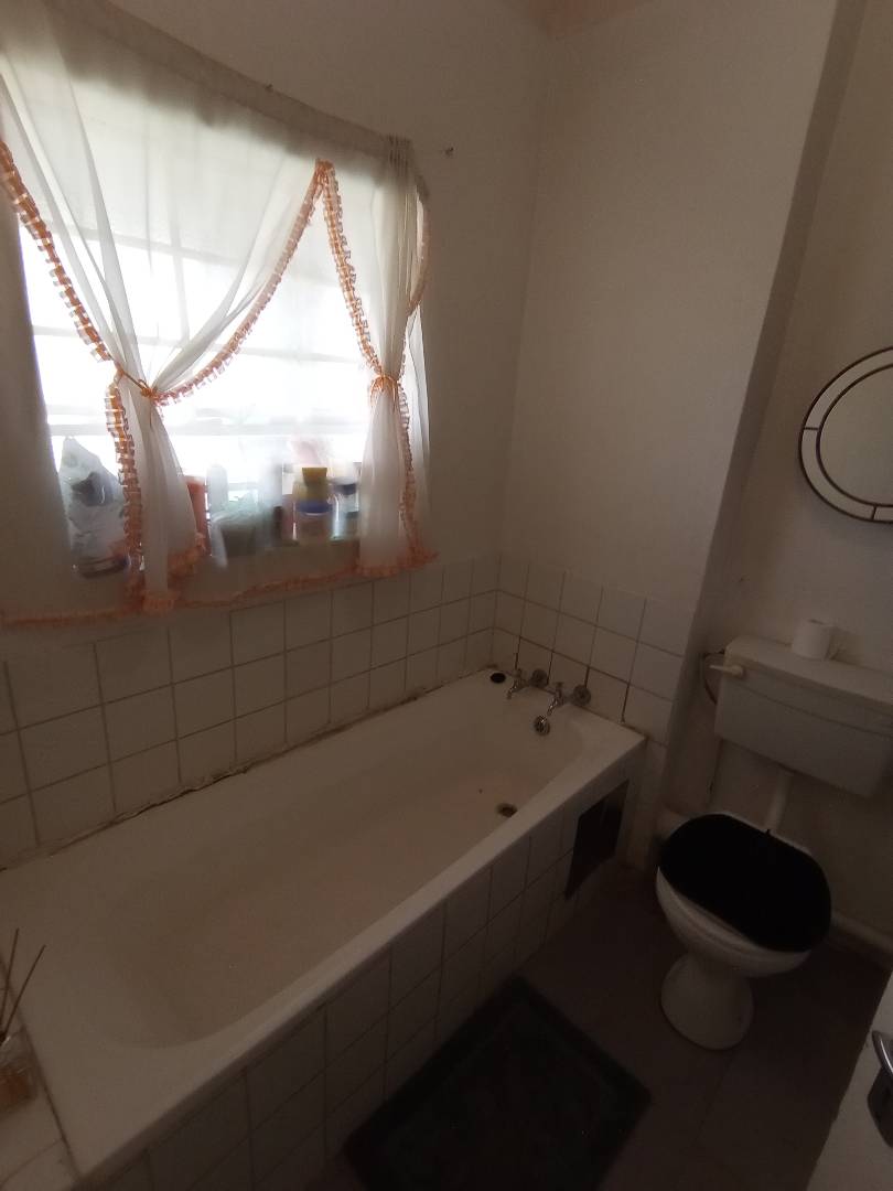 2 Bedroom Property for Sale in Commercia Gauteng