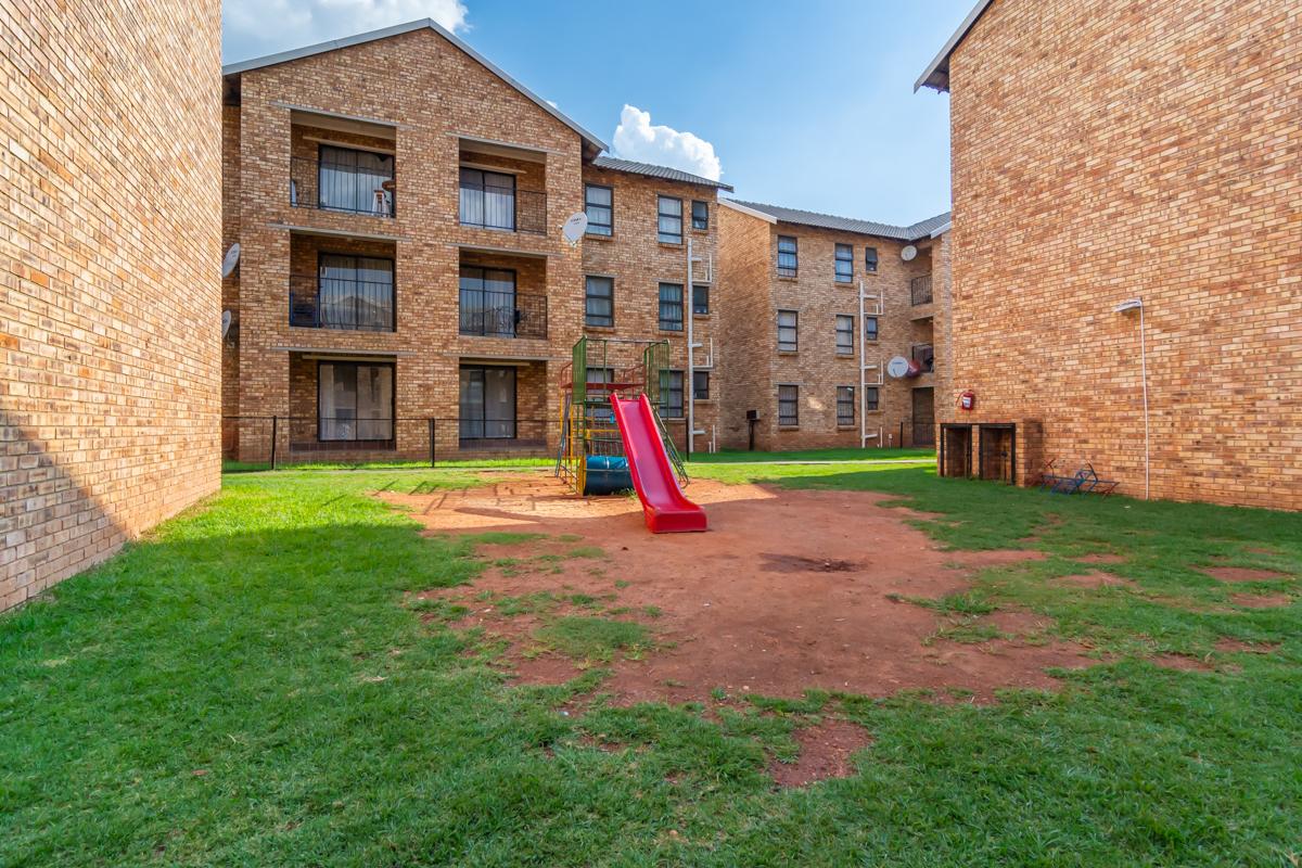 2 Bedroom Property for Sale in Groblerpark Gauteng