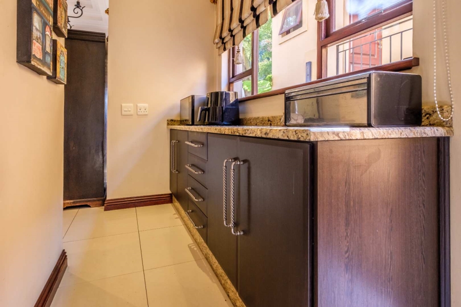 5 Bedroom Property for Sale in Glenvista Gauteng