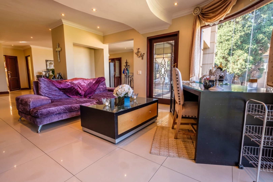 5 Bedroom Property for Sale in Glenvista Gauteng