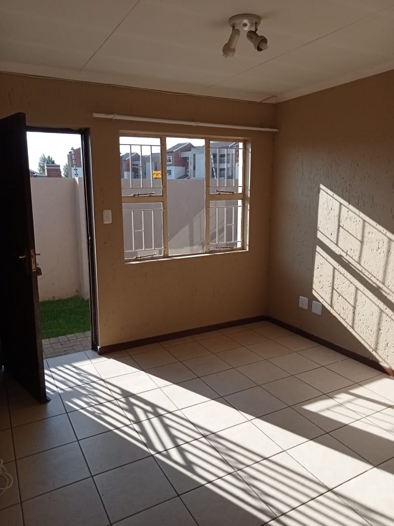 2 Bedroom Property for Sale in Helderwyk Gauteng