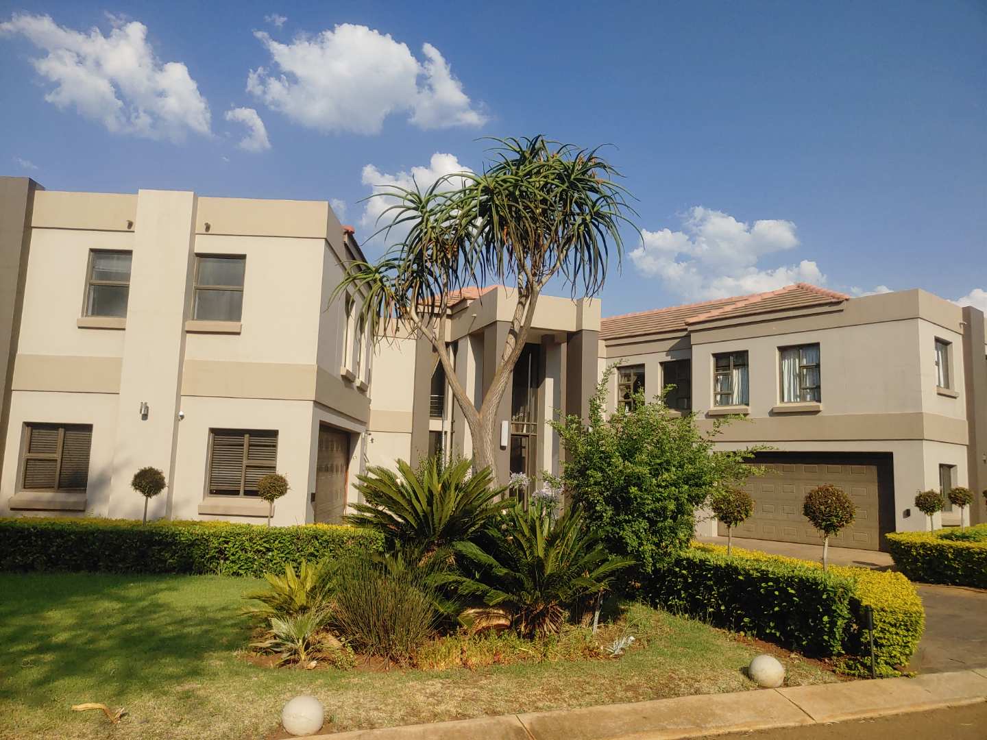 6 Bedroom Property for Sale in Silverwoods Country Estate Gauteng