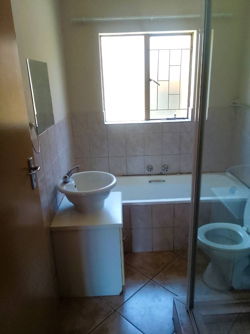 2 Bedroom Property for Sale in Greenhills Gauteng