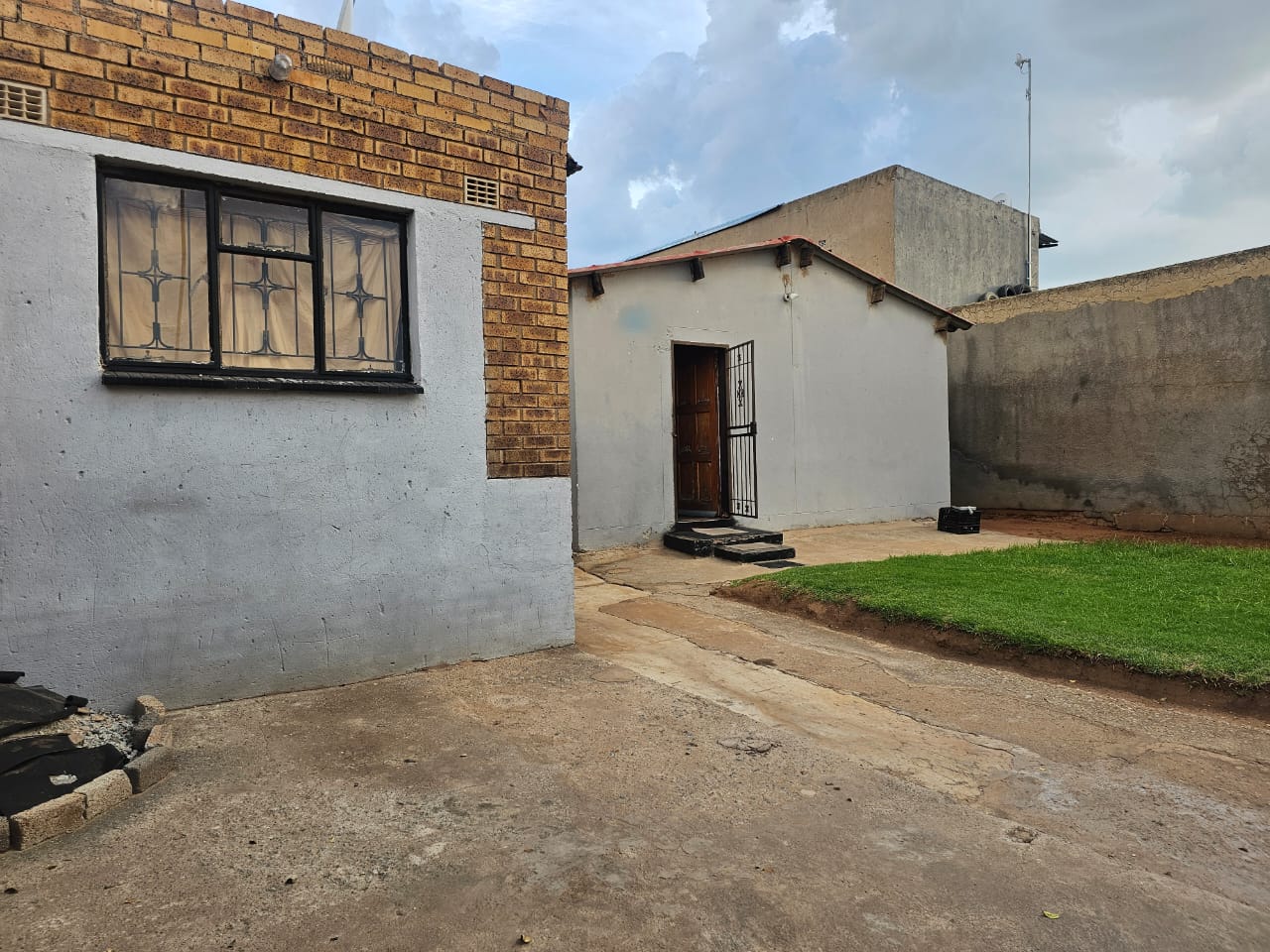 2 Bedroom Property for Sale in Teanong Gauteng