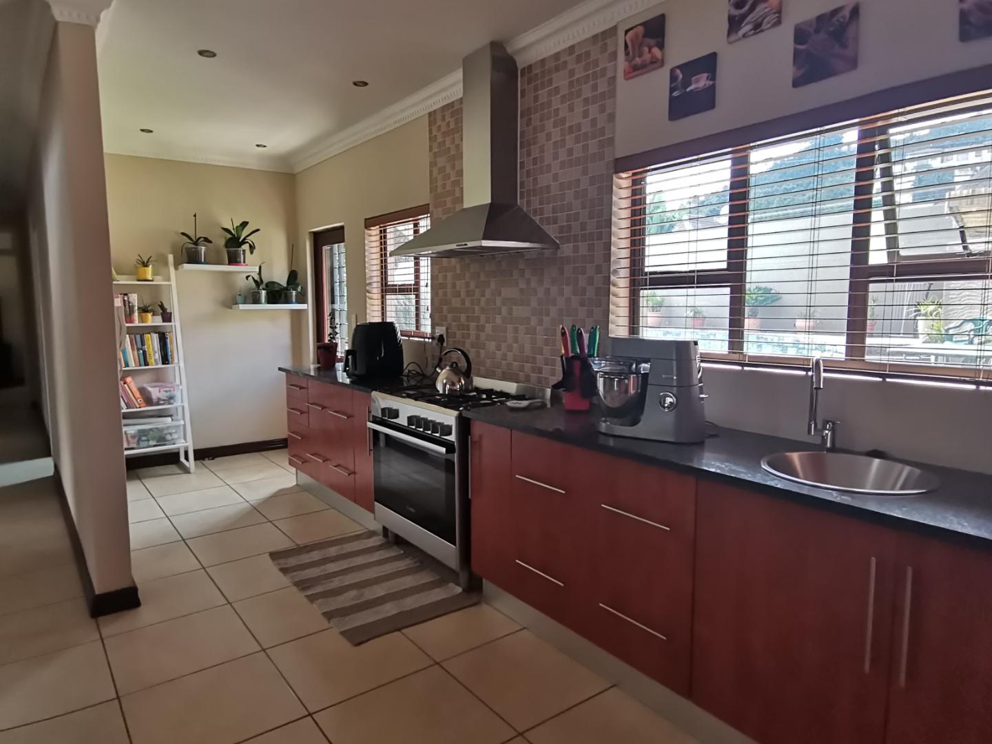 5 Bedroom Property for Sale in Glenanda Gauteng