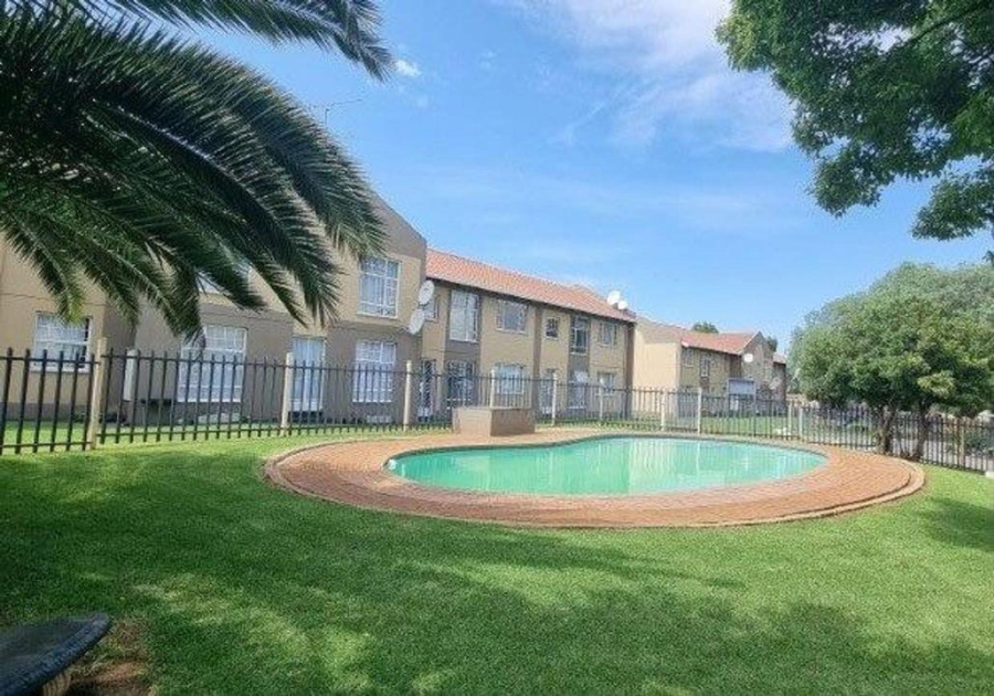 2 Bedroom Property for Sale in Verwoerdpark Gauteng