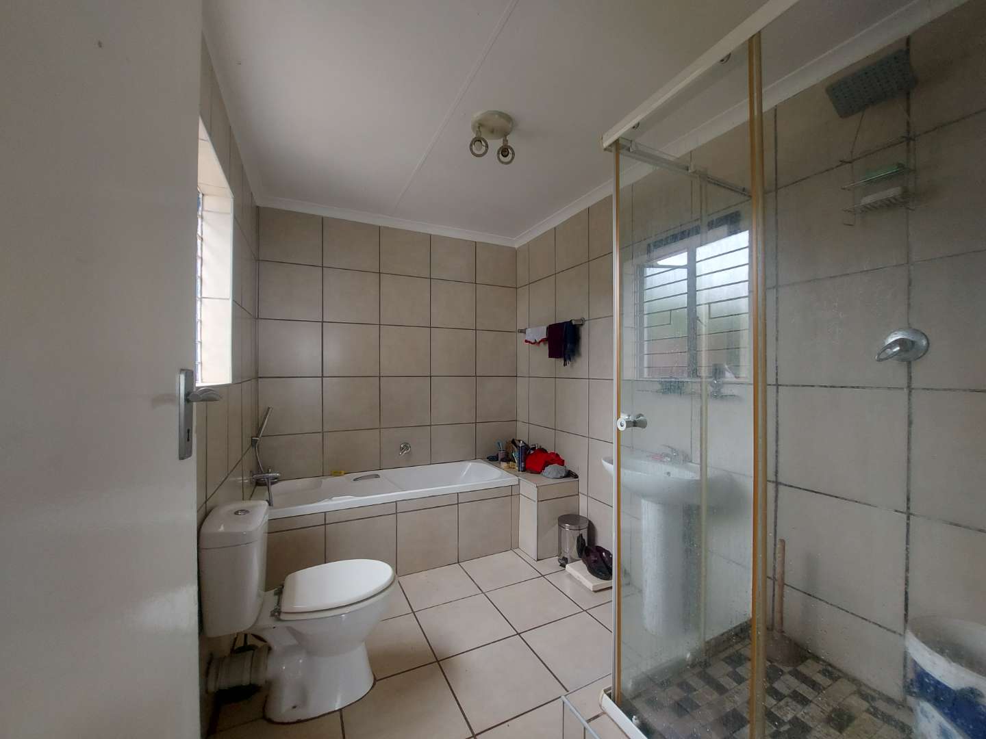 To Let 5 Bedroom Property for Rent in Helderkruin Gauteng