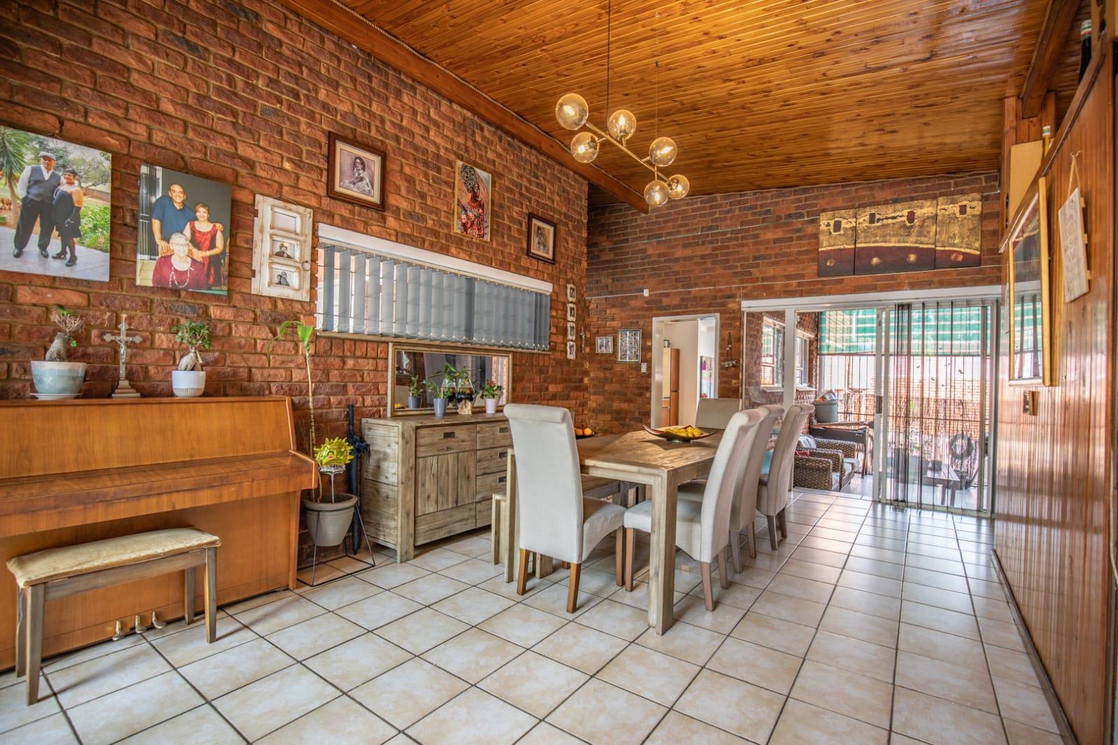 7 Bedroom Property for Sale in Weavind Park Gauteng