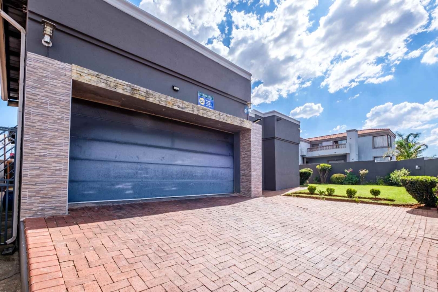 3 Bedroom Property for Sale in Mondeor Gauteng